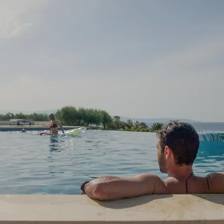 Vilă Paradiso *